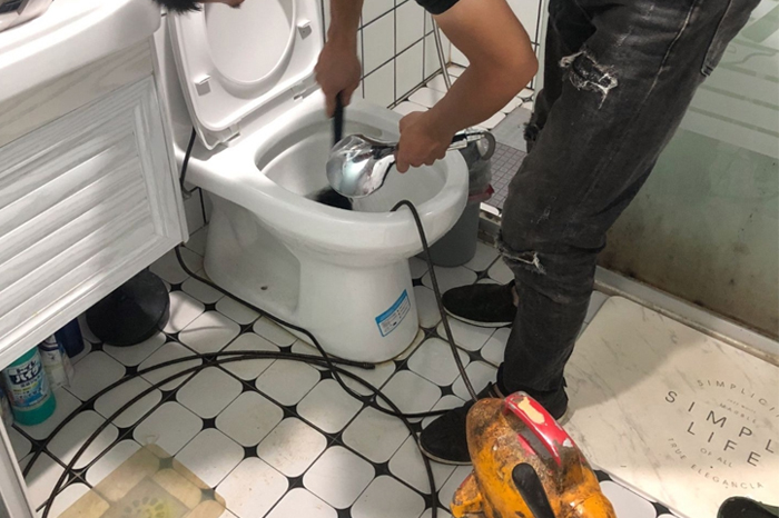 回民马桶堵塞自己疏通还是找师傅?专业上门服务让你省时更省心